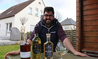 Leon Lauer sieht in hochqualitativem Honigwein viel Potenzial. Die Pandemie verlangsamt den Start des Jungunternehmers und seiner beiden Partner jedoch immer noch. - Judith Gladow Leon Lauer sieht in hochqualitativem Honigwein viel Potenzial. Die Pandemie verlangsamt den Start des Jungunternehmers und seiner beiden Partner jedoch immer noch. - Judith Gladow