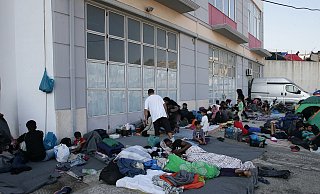 Nach dem Brand des Lagers in Moria sind viele Geflüchtete obdachlos. - picture alliance / AA Nach dem Brand des Lagers in Moria sind viele Geflüchtete obdachlos. - picture alliance / AA