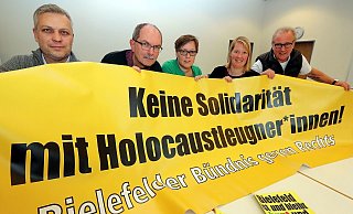 Das Bündnis gegen Rechts betont, dass Faschisten am 9. November nicht hinnehmbar sind. Unterzeichner der Mitteilung sind (v.l.) Michael Gugat, Klaus Rees, Friederike Vogt, Wiebke Esdar und Matthias Blomeier. - Wolfgang Rudolf Das Bündnis gegen Rechts betont, dass Faschisten am 9. November nicht hinnehmbar sind. Unterzeichner der Mitteilung sind (v.l.) Michael Gugat, Klaus Rees, Friederike Vogt, Wiebke Esdar und Matthias Blomeier. - Wolfgang Rudolf