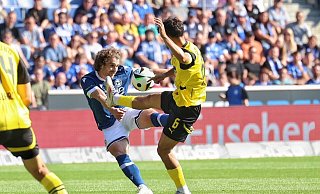Kampf der Kapitäne: Dortmunds 23-Jähriger Spielführer Ayman Azhil (r., hier gegen Mael Corboz) half auch schon in der Bundesliga-Mannschaft aus, ist aber eigentlich einer der etatmäßigen Drittligaspieler. - Oliver Krato Kampf der Kapitäne: Dortmunds 23-Jähriger Spielführer Ayman Azhil (r., hier gegen Mael Corboz) half auch schon in der Bundesliga-Mannschaft aus, ist aber eigentlich einer der etatmäßigen Drittligaspieler. - Oliver Krato