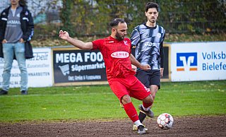 Türk Sports Ersin Gül (rotes Trikot) erzielte gegen den SC Halle das zwischenzeitliche 4:4 für seine Mannschaft. Am Ende reichte es nicht. - Müller Türk Sports Ersin Gül (rotes Trikot) erzielte gegen den SC Halle das zwischenzeitliche 4:4 für seine Mannschaft. Am Ende reichte es nicht. - Müller