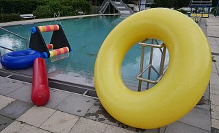 Spiel und Spaß sind ab Donnerstag im Nichtschwimmerbecken angesagt. Die letzten Vorbereitungen sind bis dahin beendet. - Klaus Karenfeld Spiel und Spaß sind ab Donnerstag im Nichtschwimmerbecken angesagt. Die letzten Vorbereitungen sind bis dahin beendet. - Klaus Karenfeld