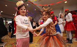 Karneval mit 77 Kindern aus den katholischen Gemeinden in Vlotho, Porta Westfalica und Bad Oeynhausen im Gemeindehaus in Bad Oeynhausen. - Ulf Hanke Karneval mit 77 Kindern aus den katholischen Gemeinden in Vlotho, Porta Westfalica und Bad Oeynhausen im Gemeindehaus in Bad Oeynhausen. - Ulf Hanke