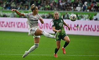 Energisch: Bayern-Star Giulia Gwinn (l). - Swen Pförtner/dpa Energisch: Bayern-Star Giulia Gwinn (l). - Swen Pförtner/dpa