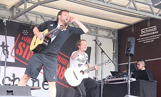 Das Comedy-Duo "Reis Against The Spülmaschine" mit Hanke Blendermann (l.) und Philipp Kasburg legt sich mächtig ins Zeug. - Burkhard Battran Das Comedy-Duo "Reis Against The Spülmaschine" mit Hanke Blendermann (l.) und Philipp Kasburg legt sich mächtig ins Zeug. - Burkhard Battran
