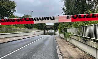 Die Unterführung an der Osnabrücker Landstraße in Gütersloh steht aktuell unter Wasser und ist gesperrt. - Lena Vanessa Bleck Die Unterführung an der Osnabrücker Landstraße in Gütersloh steht aktuell unter Wasser und ist gesperrt. - Lena Vanessa Bleck