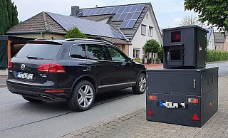 Der mobile Blitzer der Stadt Gütersloh wurde von NW-Lesern und Radio-Gütersloh-Hörern in einer gemeinsamen Aktion "Moneypenny" getauft. - Symbolfoto/Irja Most Der mobile Blitzer der Stadt Gütersloh wurde von NW-Lesern und Radio-Gütersloh-Hörern in einer gemeinsamen Aktion "Moneypenny" getauft. - Symbolfoto/Irja Most