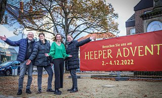 Freuen sich auf den Heeper Advent: Jürgen Utecht, Petra Brames, Monique Plönnigs und Katja Neuhaus (v. l.) von der Interessen- und Werbegemeinschaft. - Sarah Jonek Freuen sich auf den Heeper Advent: Jürgen Utecht, Petra Brames, Monique Plönnigs und Katja Neuhaus (v. l.) von der Interessen- und Werbegemeinschaft. - Sarah Jonek