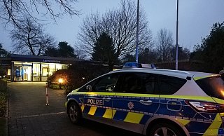Großer Tumult vor dem Amtsgericht in Rahden. Espelkamper sollen einen Mann angegriffen haben. - Joern Spreen-Ledebur Großer Tumult vor dem Amtsgericht in Rahden. Espelkamper sollen einen Mann angegriffen haben. - Joern Spreen-Ledebur