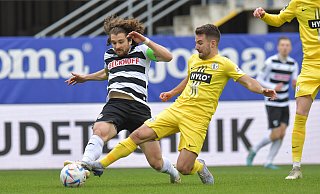 Mael Corboz (links) und der SC Verl mussten im Heimspiel gegen Elversberg in eine späte Niederlage einwilligen. - Jens Dünhölter Mael Corboz (links) und der SC Verl mussten im Heimspiel gegen Elversberg in eine späte Niederlage einwilligen. - Jens Dünhölter