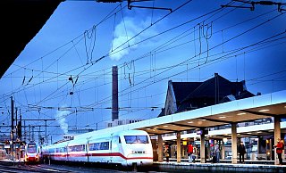 ICE hält am Bahnhof Bielefeld: Durch eine neue Trasse würde sich die Fahrzeit zwischen Bielefeld und Hannover von 46 auf 31 Minuten verkürzen. - Sarah Jonek ICE hält am Bahnhof Bielefeld: Durch eine neue Trasse würde sich die Fahrzeit zwischen Bielefeld und Hannover von 46 auf 31 Minuten verkürzen. - Sarah Jonek