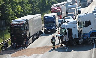 Der Unfall am Donnerstag sorgte für eine 13-stündige Vollsperrung der A2 bei Porta. - Gisela Schwarze Der Unfall am Donnerstag sorgte für eine 13-stündige Vollsperrung der A2 bei Porta. - Gisela Schwarze