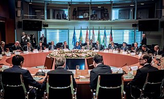 Bundeskanzler Olaf Scholz und Außenministerin Annalena Baerbock (beide hinten) empfangen die Staatschefs aus Kasachstan, Kirgistan, Tadschikistan, Turkmenistan und Usbekistan zum Zentralasien-Gipfel im Kanzleramt. - Kay Nietfeld/dpa Bundeskanzler Olaf Scholz und Außenministerin Annalena Baerbock (beide hinten) empfangen die Staatschefs aus Kasachstan, Kirgistan, Tadschikistan, Turkmenistan und Usbekistan zum Zentralasien-Gipfel im Kanzleramt. - Kay Nietfeld/dpa