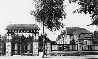 Das Auguste-Viktoria-Stift in Bad Lippspringe wurde nach Kriegsende 1945 zum Hospiz für sowjetische Kriegsgefangene. - Repro: Klaus Karenfeld Das Auguste-Viktoria-Stift in Bad Lippspringe wurde nach Kriegsende 1945 zum Hospiz für sowjetische Kriegsgefangene. - Repro: Klaus Karenfeld
