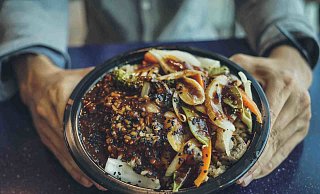 Restaurants und Imbissbuden in Paderborn haben nicht nur vegetarische, sondern auch vegane Gerichte auf der Karte. - Unsplash (Symbolfoto) Restaurants und Imbissbuden in Paderborn haben nicht nur vegetarische, sondern auch vegane Gerichte auf der Karte. - Unsplash (Symbolfoto)