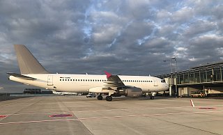 Das Vorfeld musste aufgrund der hohen Belastungen erneuert werden. Zudem machten Umweltauflagen den Schritt notwendig. - Paderborn-Lippstadt Airport Das Vorfeld musste aufgrund der hohen Belastungen erneuert werden. Zudem machten Umweltauflagen den Schritt notwendig. - Paderborn-Lippstadt Airport
