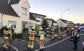 Aus bislang ungeklärter Ursache war ein Feuer im Badezimmer ausgebrochen. - Feuerwehr Paderborn Aus bislang ungeklärter Ursache war ein Feuer im Badezimmer ausgebrochen. - Feuerwehr Paderborn