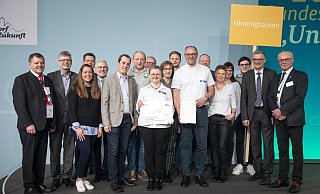 Stolze Bürger aus Himmighausen und die Verantwortlichen nach der Preisübergabe in Berlin. - Janine Schmitz / photothek.net Stolze Bürger aus Himmighausen und die Verantwortlichen nach der Preisübergabe in Berlin. - Janine Schmitz / photothek.net