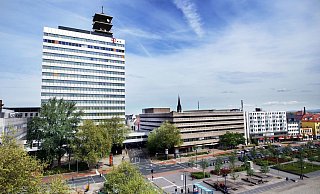 Die Polizei Bielefeld kann sich den Umzug von 550 Beamten in das Telekom-Hochhaus sowie das dazugehörige Parkhaus mit 600 Stellplätzen vorstellen. - Sarah Jonek Die Polizei Bielefeld kann sich den Umzug von 550 Beamten in das Telekom-Hochhaus sowie das dazugehörige Parkhaus mit 600 Stellplätzen vorstellen. - Sarah Jonek