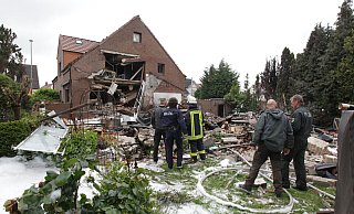 Von dem Anbau, in dem der 42-Jährige gerade an Feuerwerkskörpern bastelte, ist nach der Explosion nichts mehr übrig. - Wolfgang Rudolf Von dem Anbau, in dem der 42-Jährige gerade an Feuerwerkskörpern bastelte, ist nach der Explosion nichts mehr übrig. - Wolfgang Rudolf