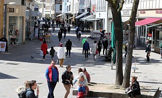 Die Innenstadt von Bielefeld füllt sich nach den Lockerungen wieder mit Menschen. - Wolfgang Rudolf Die Innenstadt von Bielefeld füllt sich nach den Lockerungen wieder mit Menschen. - Wolfgang Rudolf
