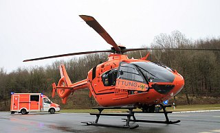 53 mal ist der Rettungshubschrauber Christoph 13 im Jahr 2020 im Kreis Höxter gelandet. 23 mal häufiger als im Jahr 2019 - dabei ereigneten sich im vergangenen Jahr weniger Unfälle. - David Schellenberg 53 mal ist der Rettungshubschrauber Christoph 13 im Jahr 2020 im Kreis Höxter gelandet. 23 mal häufiger als im Jahr 2019 - dabei ereigneten sich im vergangenen Jahr weniger Unfälle. - David Schellenberg
