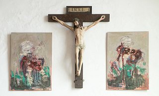 Tippelbrüder heißen die Bilder neben dem Kreuz. Sie sind inspiriert von Weizenfelds früherer Arbeit in einer Obdachlosenunterkunft. - Ralf Bittner Tippelbrüder heißen die Bilder neben dem Kreuz. Sie sind inspiriert von Weizenfelds früherer Arbeit in einer Obdachlosenunterkunft. - Ralf Bittner