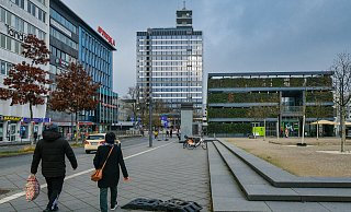 Das Telekomgebäude heißt jetzt H1. - Foto: Andreas Zobe/NW Das Telekomgebäude heißt jetzt H1. - Foto: Andreas Zobe/NW