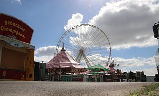 Wenige Tage vor Beginn nimmt der Blama Gestalt an. Das Riesenrad steht schon. - Felix Schwien Wenige Tage vor Beginn nimmt der Blama Gestalt an. Das Riesenrad steht schon. - Felix Schwien