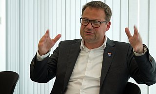 Bürgermeister Lars Bökenkröger vermisst in der Verwaltung und den städtischen Töchtern Strukturen, die den zu stemmenden Projekten angemessen sind. Dafür macht er auch den Stadtrat verantwortlich. - Thorsten Gödecker Bürgermeister Lars Bökenkröger vermisst in der Verwaltung und den städtischen Töchtern Strukturen, die den zu stemmenden Projekten angemessen sind. Dafür macht er auch den Stadtrat verantwortlich. - Thorsten Gödecker