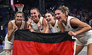 In Paris siegten sie knapp, in Baden-Baden mit großem Vorsprung: Die 3x3-Basketballerinnen Sonja Greinacher, Svenja Brunckhorst, Elisa Mevius und Marie Reichert (von links). - Sina Schuldt/dpa In Paris siegten sie knapp, in Baden-Baden mit großem Vorsprung: Die 3x3-Basketballerinnen Sonja Greinacher, Svenja Brunckhorst, Elisa Mevius und Marie Reichert (von links). - Sina Schuldt/dpa