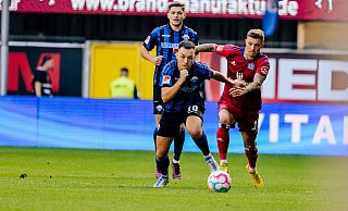 SCP-Akteur Julian Justvan (l.) und Hamburgs Sonny Kittel im Laufduell. - Besim Mazhiqi SCP-Akteur Julian Justvan (l.) und Hamburgs Sonny Kittel im Laufduell. - Besim Mazhiqi