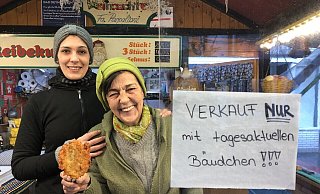 Ulla Parpalioni und Ziehtochter Malin Wulff haben nach einigen Querelen mit Kunden nun deutliche Schilder in mehrfacher Ausführung geschrieben. - Nicole Sielermann Ulla Parpalioni und Ziehtochter Malin Wulff haben nach einigen Querelen mit Kunden nun deutliche Schilder in mehrfacher Ausführung geschrieben. - Nicole Sielermann