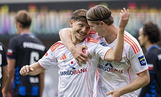Das neue Fortuna-Traumpaar: Florent Muslija (vorne l.) und Cedric Itten waren Düsseldorfs Garanten für den letztlich doch recht glücklichen 2:1-Sieg in Paderborn. - Imago Images Das neue Fortuna-Traumpaar: Florent Muslija (vorne l.) und Cedric Itten waren Düsseldorfs Garanten für den letztlich doch recht glücklichen 2:1-Sieg in Paderborn. - Imago Images