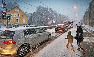 Winterwunderland Bielefeld? So richtig in Sicht ist das noch nicht - aber immerhin steigen die Chancen. - Sarah Jonek (Symbolbild/Archiv) Winterwunderland Bielefeld? So richtig in Sicht ist das noch nicht - aber immerhin steigen die Chancen. - Sarah Jonek (Symbolbild/Archiv)