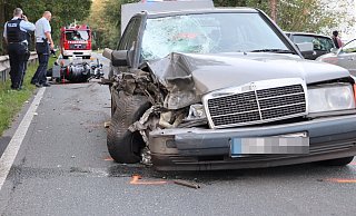 Der Fahrer des Mercedes konnte den Zusammenstoß trotz einer Vollbremsung nicht verhindern. - Jan Henning Rogge Der Fahrer des Mercedes konnte den Zusammenstoß trotz einer Vollbremsung nicht verhindern. - Jan Henning Rogge
