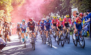 Hunderte Zuschauer feuern die Radprofis der Lidl Deutschland-Tour bei "Peter auf'm Berge" in Bielefeld an. - Mike-Dennis Müller Hunderte Zuschauer feuern die Radprofis der Lidl Deutschland-Tour bei "Peter auf'm Berge" in Bielefeld an. - Mike-Dennis Müller