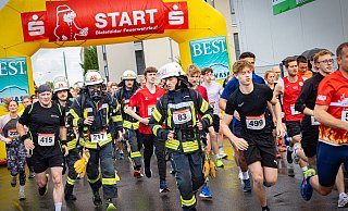 Top Teilnahmezahl - 600 Feuerwehrleute und Freizeitsportler starten in Bielefeld gemeinsam auf die Laufstrecken. - Mike Dennis Müller Top Teilnahmezahl - 600 Feuerwehrleute und Freizeitsportler starten in Bielefeld gemeinsam auf die Laufstrecken. - Mike Dennis Müller