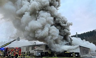Das Feuer sorgt für massive Rauchentwicklung. - Ralph Meyer Das Feuer sorgt für massive Rauchentwicklung. - Ralph Meyer