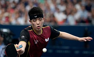 Tischtennis-Profi Dang Qiu scheitert bei den WTT Finals in Japan im Viertelfinale. - Petros Giannakouris/AP/dpa Tischtennis-Profi Dang Qiu scheitert bei den WTT Finals in Japan im Viertelfinale. - Petros Giannakouris/AP/dpa