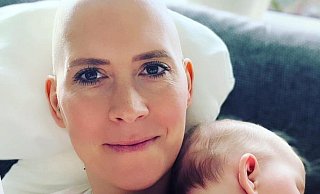 Annegret Müller in der Zeit ihrer Behandlung mit ihrer Tochter Jette. - Annegret Müller Annegret Müller in der Zeit ihrer Behandlung mit ihrer Tochter Jette. - Annegret Müller