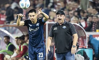 Paderborns Ex-Coach Lukas Kwasniok (hinten r.) würde seinen ehemaligen Kapitän Raphael Obermair (l.) gerne zum 1. FC Köln lotsen. - Imago Images Paderborns Ex-Coach Lukas Kwasniok (hinten r.) würde seinen ehemaligen Kapitän Raphael Obermair (l.) gerne zum 1. FC Köln lotsen. - Imago Images