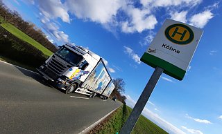 Die Haltestellenschilder in den Kreisen Höxter und Paderborn dürften so nicht an den Landesstraßen stehen. - David Schellenberg Die Haltestellenschilder in den Kreisen Höxter und Paderborn dürften so nicht an den Landesstraßen stehen. - David Schellenberg