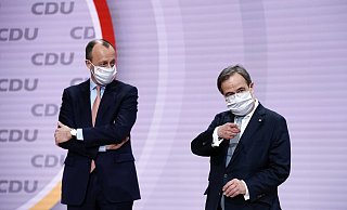 «Eine andere Kategorie»: Armin Laschet (r) möchte Friedrich Merz im Wahlkampf an seiner Seite wissen (Archiv). - Foto: Michael Kappeler/dpa «Eine andere Kategorie»: Armin Laschet (r) möchte Friedrich Merz im Wahlkampf an seiner Seite wissen (Archiv). - Foto: Michael Kappeler/dpa