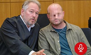 Wegen sexuellen Missbrauchs von Schutzbefohlenen wurde der ehemalige Jugenddiakon (hier mit seinem Anwalt Carsten Ernst, l.) der Dietrich-Bonhoeffer-Gemeinde verurteilt. - Andreas Zobe Wegen sexuellen Missbrauchs von Schutzbefohlenen wurde der ehemalige Jugenddiakon (hier mit seinem Anwalt Carsten Ernst, l.) der Dietrich-Bonhoeffer-Gemeinde verurteilt. - Andreas Zobe