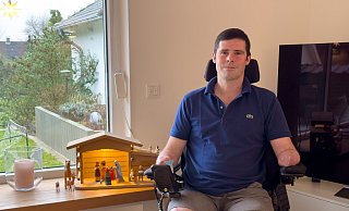 Georg Winterling kämpft in seinem Alltag für Mobilität und Selbstständigkeit. Zuhause in Bielefeld trainiert der 41-Jährige jeden Tag mit Therapeuten und Trainern. - Jan-Philipp Adams Georg Winterling kämpft in seinem Alltag für Mobilität und Selbstständigkeit. Zuhause in Bielefeld trainiert der 41-Jährige jeden Tag mit Therapeuten und Trainern. - Jan-Philipp Adams