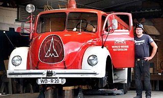 Aufgebockt wartet der Magirus Rundhauber aus dem Jahr 1954 auf seine Generalüberholung. Zimmermeister Mario Pagenkemper will ihn wieder auf Güterslohs Straßen bringen. - Andreas Frücht Aufgebockt wartet der Magirus Rundhauber aus dem Jahr 1954 auf seine Generalüberholung. Zimmermeister Mario Pagenkemper will ihn wieder auf Güterslohs Straßen bringen. - Andreas Frücht