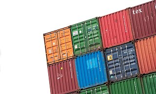 Container im Hamburger Hafen: Die OECD erwartet für 2023 ein langsameres Wirtschaftswachstumstehen. - Daniel Bockwoldt/dpa Container im Hamburger Hafen: Die OECD erwartet für 2023 ein langsameres Wirtschaftswachstumstehen. - Daniel Bockwoldt/dpa