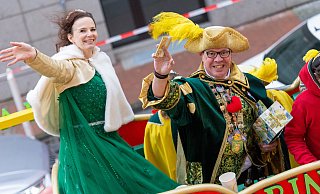 Bisher sind Stefan I. und Moni I. das amtierende Mümmelprinzenpaar des Karnevalvereins Hasi Palau. Ob es in diesem Jahr ein neues Paar geben wird, ist derzeit noch völlig offen. - Niklas Tüns (Archiv) Bisher sind Stefan I. und Moni I. das amtierende Mümmelprinzenpaar des Karnevalvereins Hasi Palau. Ob es in diesem Jahr ein neues Paar geben wird, ist derzeit noch völlig offen. - Niklas Tüns (Archiv)