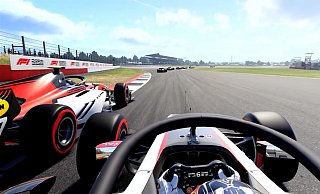 Gerade weil sich die Formel 2 Wagen etwas langsamer, aber auch unkomplizierter fahren lassen, ist die Rennserie ein netter Zusatz, den wir nicht mehr missen möchten. - Codemasters Gerade weil sich die Formel 2 Wagen etwas langsamer, aber auch unkomplizierter fahren lassen, ist die Rennserie ein netter Zusatz, den wir nicht mehr missen möchten. - Codemasters